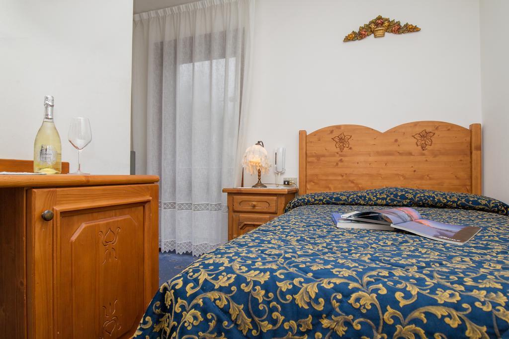 Villa Elena B&B Hotel 圣马蒂诺-迪卡斯特罗扎 外观 照片